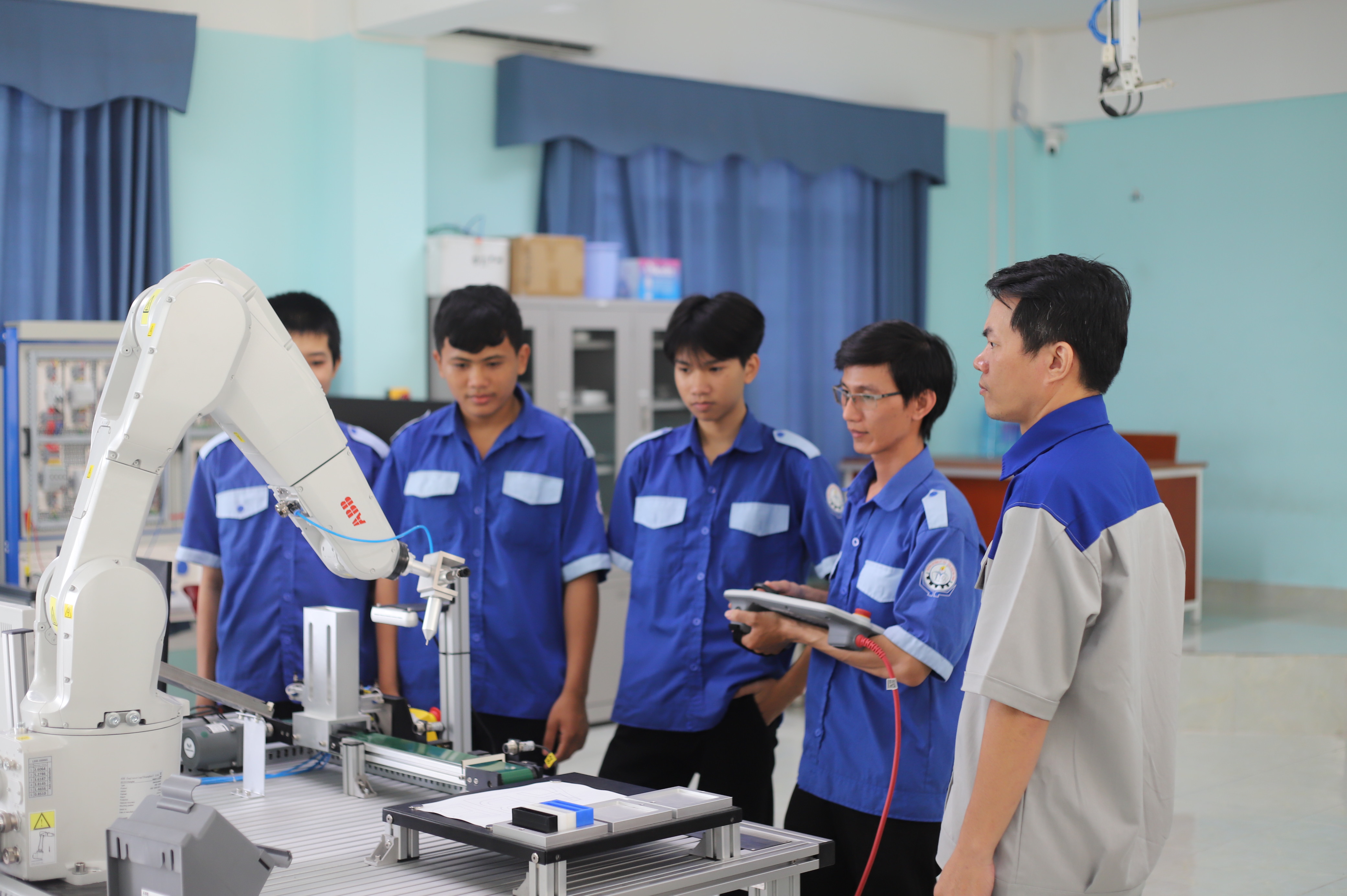Ngành Công nghệ kỹ thuật điện, điện tử